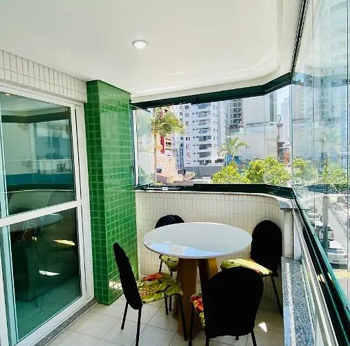 02 Suites E 02 Vagas De Garagem.