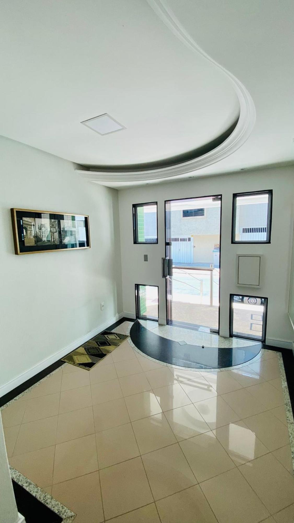 02 Suites E 02 Vagas De Garagem.
